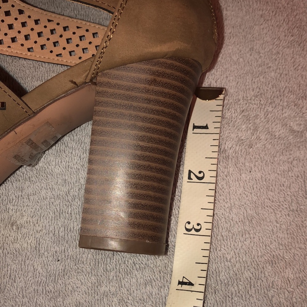 XOXO Sandals Tan 8M - Picture 7 of 8